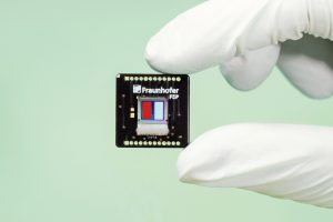 Blaue OLED auf Silizium-Sensor detektiert Phosphoreszenz