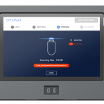Der amerikanische Hersteller OPSWAT bietet mit IT MetaDefender Kiosk eine Datenschleuse an.