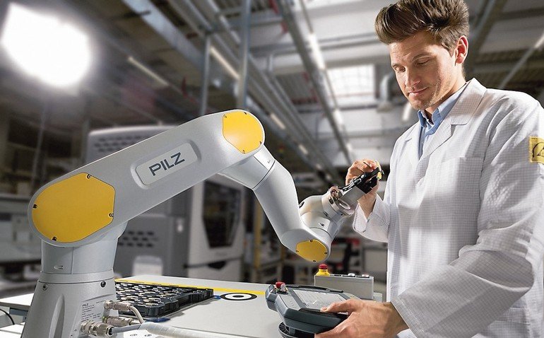 Premiere der Pilz-Service-Robotik-Module